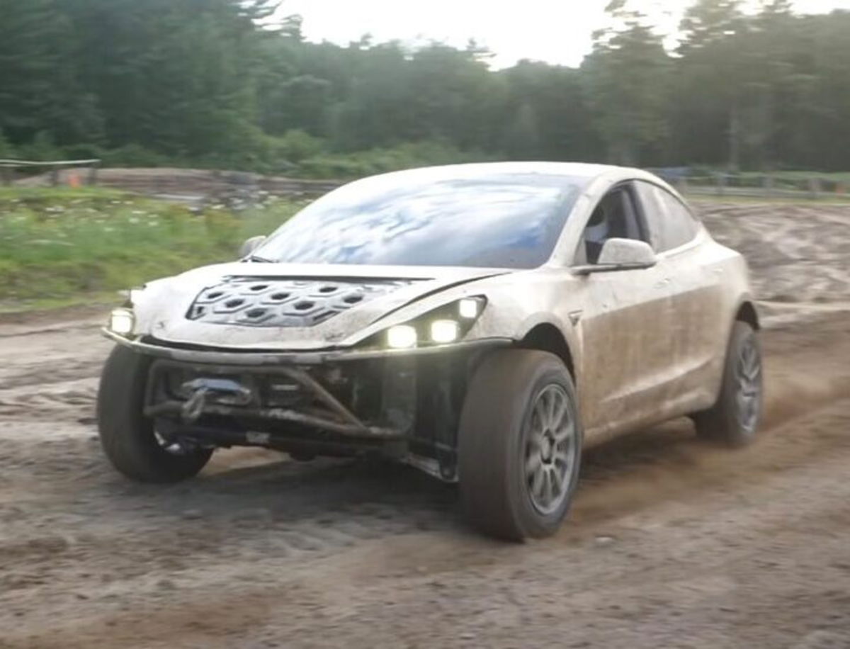 Un Tesla Model 3 ha sido modificado para ser un referente en conducción todoterreno