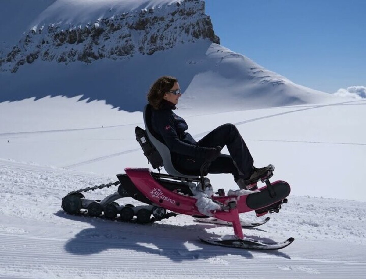 Arosno E-trace, el curioso triciclo con orugas para moverse fácilmente por la nieve