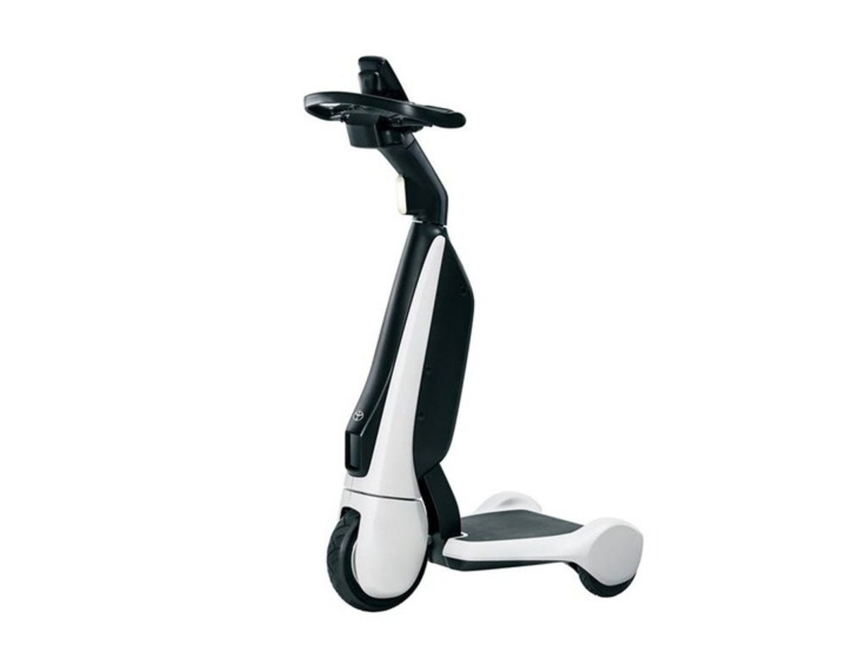 Toyota C + walkT, el patinete eléctrico de 3 ruedas pensado para ejecutivos
