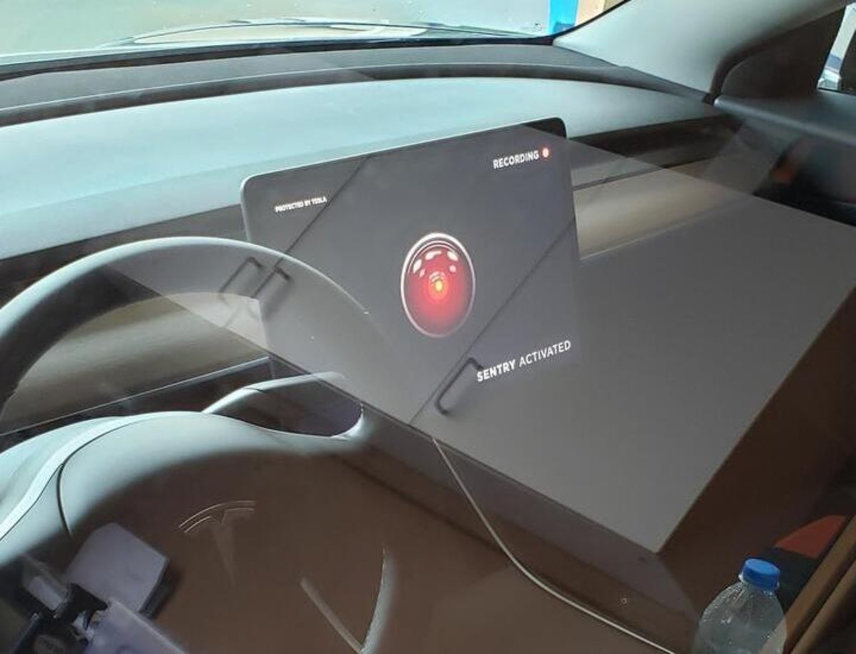 El Modo Centinela de Tesla se moderniza, ahora podrás enviar mensajes de voz en tiempo real