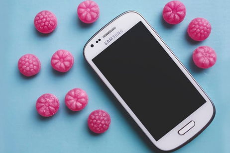 Personaliza el reloj de tu pantalla de bloqueo en CyanogenMod 12 con este módulo Xposed Personaliza el reloj de tu pantalla de bloqueo en CyanogenMod 12 con este módulo Xposed