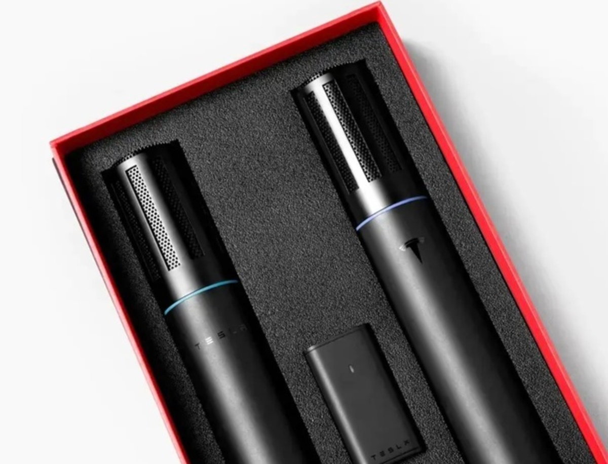 TeslaMic, el producto de Tesla con el que convertirás el habitáculo del coche en un karaoke