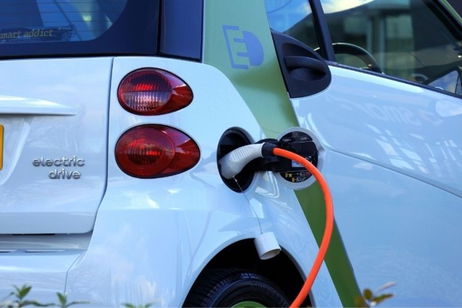 ¿Cuánto cuesta un seguro de coche eléctrico?