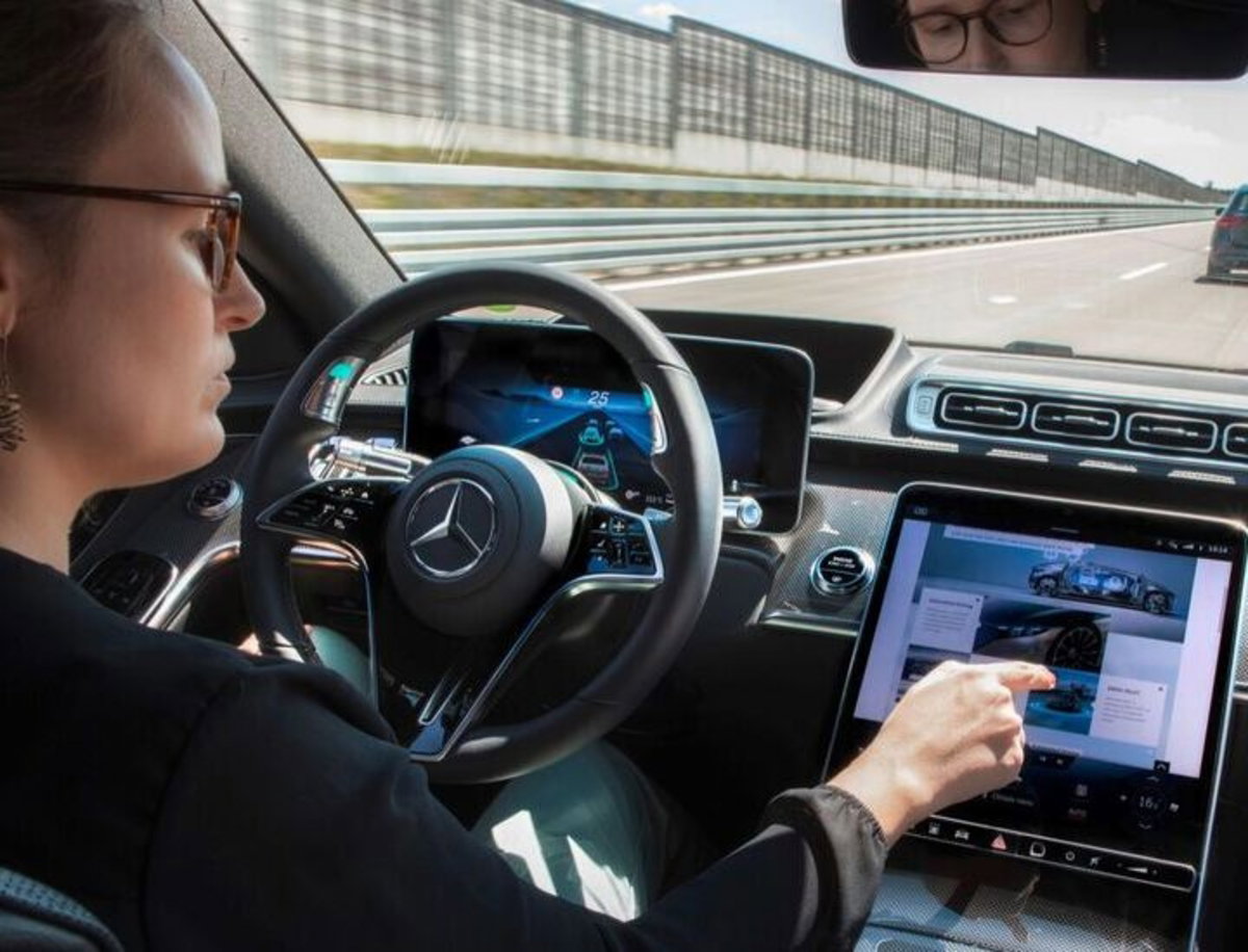 Mercedes encabeza la industria de conducción autónoma y su tecnología podría llegar en menos de un año