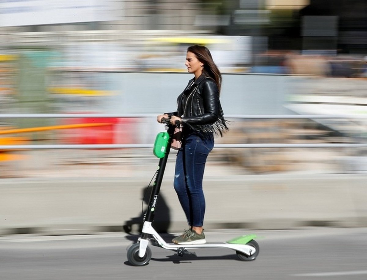La curiosa campaña de Lime para deshacerte de tu coche y apostar por el patinete eléctrico