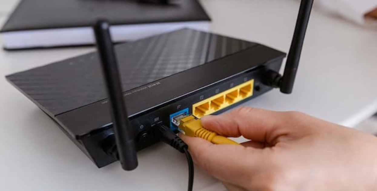Una buena forma de saber si el problema de conexión que experimentas es debido al router o no, es cambiar a una conexión Ethernet