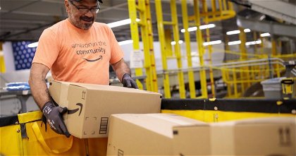 Amazon prepara una app para empleados que bloquea palabras como “sindicatos” o “lavabos”
