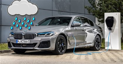 Cargar un coche eléctrico mientras llueve: ¿es un error?
