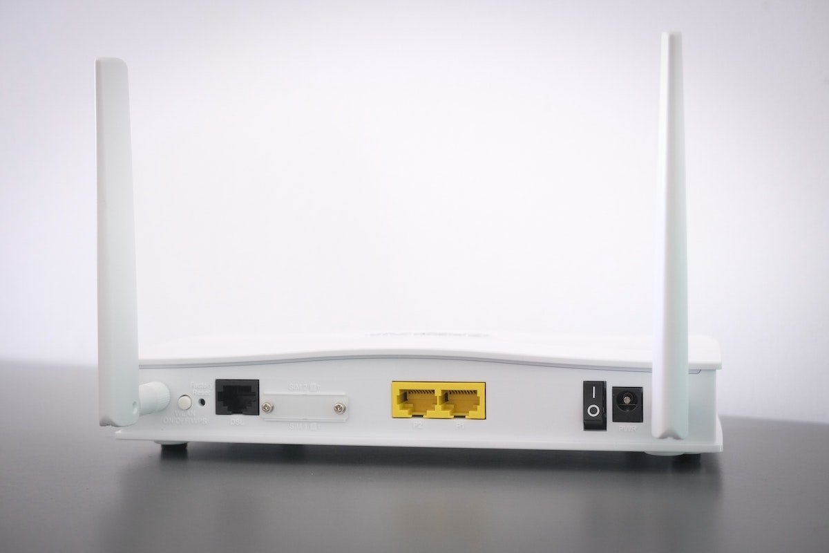 La ubicación óptima del router WiFi en casa: dónde colocar el router para  mejorar la cobertura y la velocidad de Internet
