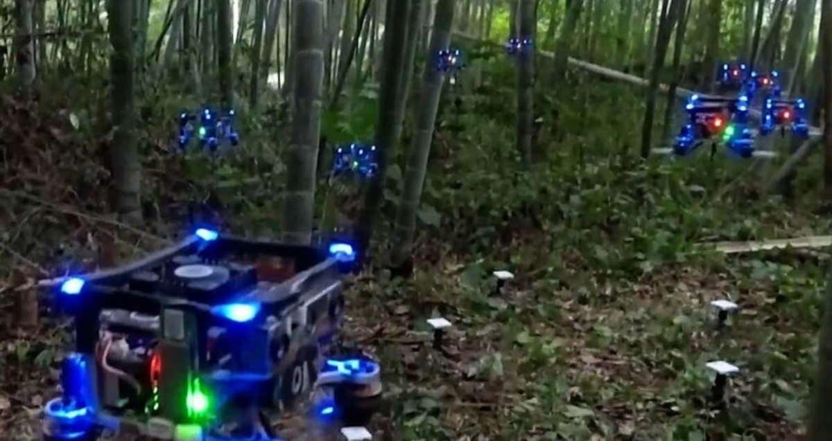 Crean un enjambre de drones que puede moverse por el rapidez y sin chocarse con el entorno
