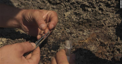 Esta minúscula piedra puede ser un fragmento del meteorito que provocó la extinción de los dinosaurios