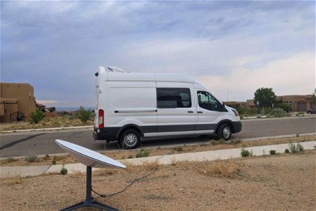 Elon Musk te espera en la carretera: Starlink permitirá mover su antena por una cuota adicional