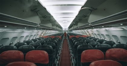 Cientos de pasajeros son desalojados de un vuelo por imágenes perturbadoras en sus teléfonos móviles