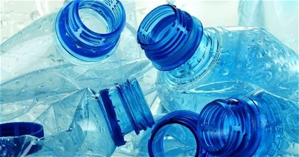 Hacen falta siglos para que el plástico se degrade, pero con este método se podría limpiar el planeta en días