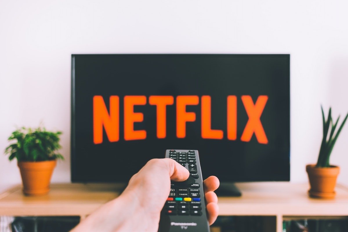 Watch Netflix on a smart TV: compatible models and settings