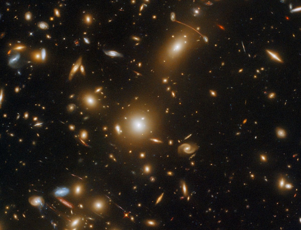 El telescopio Hubble de la NASA nos maravilla con imágenes de un cúmulo de galaxias en la Osa Mayor