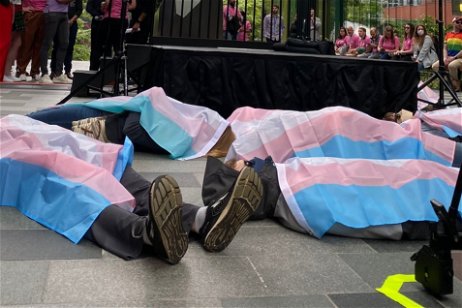 Decenas de cadáveres a las puertas de Amazon, así son las protestas de sus empleados en el Mes del Orgullo