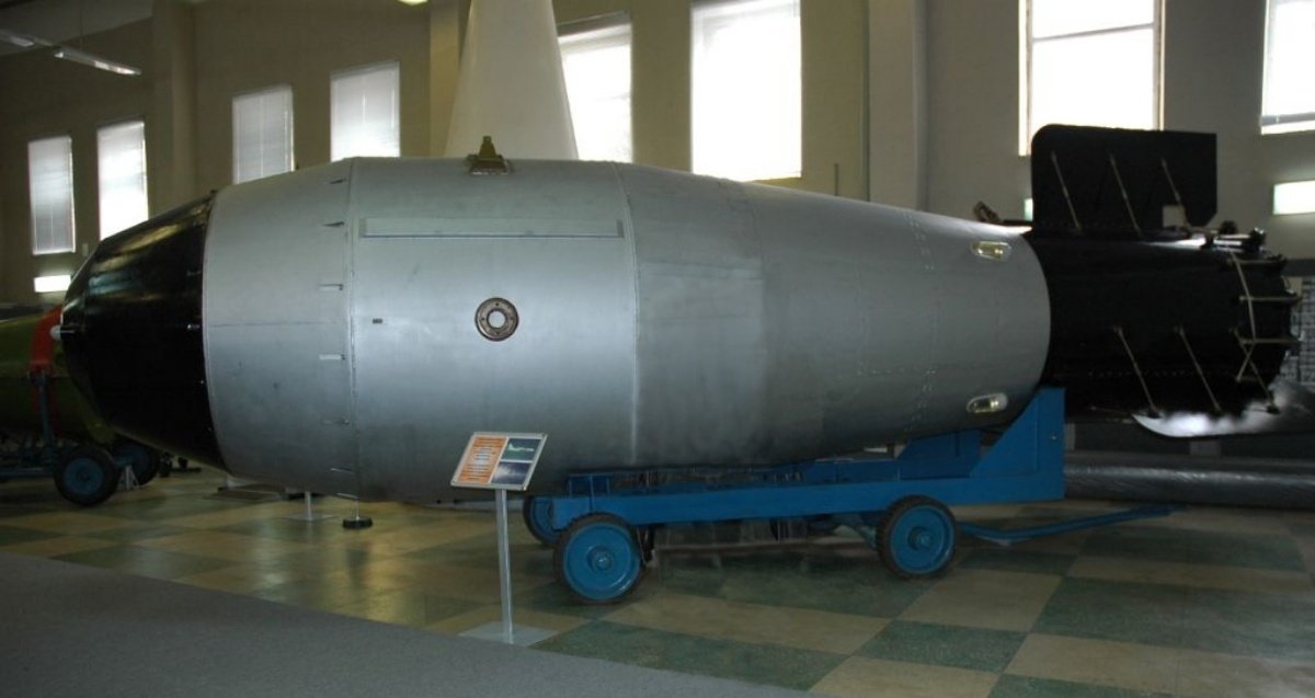Réplica de la Bomba del Zar expuesta en el Museo Atómico de Sarov