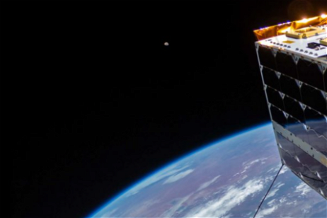 Este satélite se ha hecho un selfie con una GoPro a 550 kilómetros de la Tierra: es espectacular