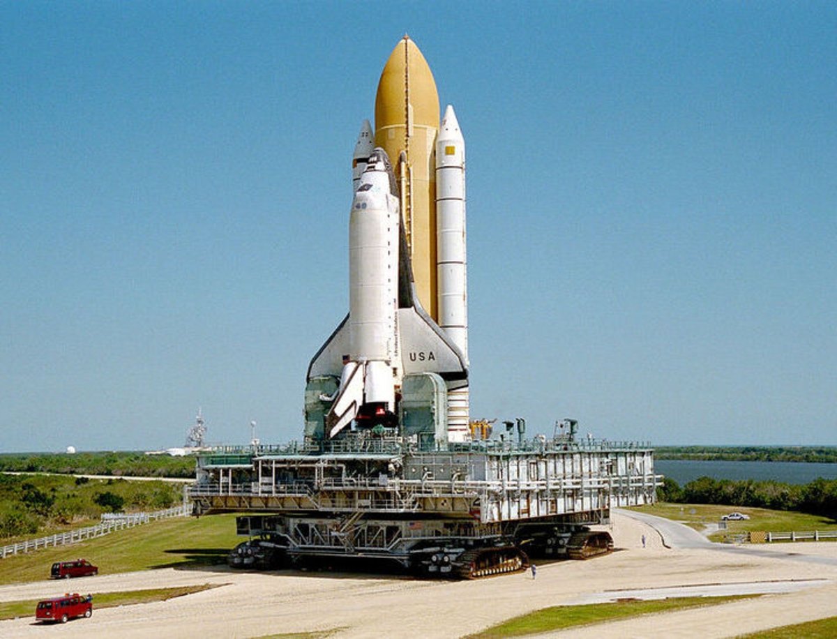 Así es como la NASA transporta sus cohetes antes de lanzarlos: usa este gigantesco vehículo de 144 millones de dólares