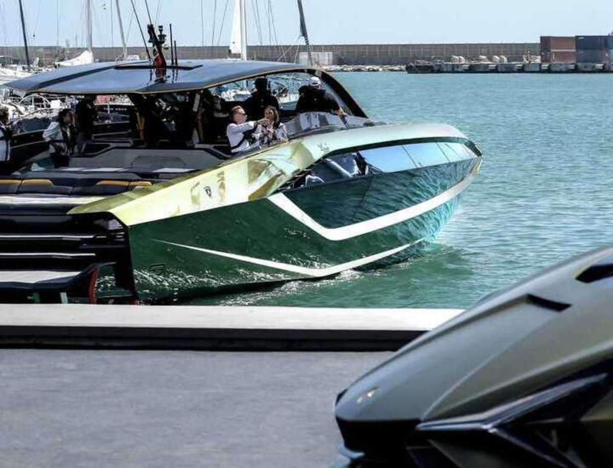 This is the Lamborghini super boat that Connor McGregor has just released.