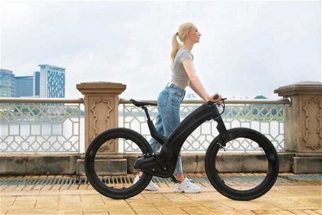 El diseño de esta bicicleta sin radios es tan brillante como extraño, y ya puedes comprar una en España