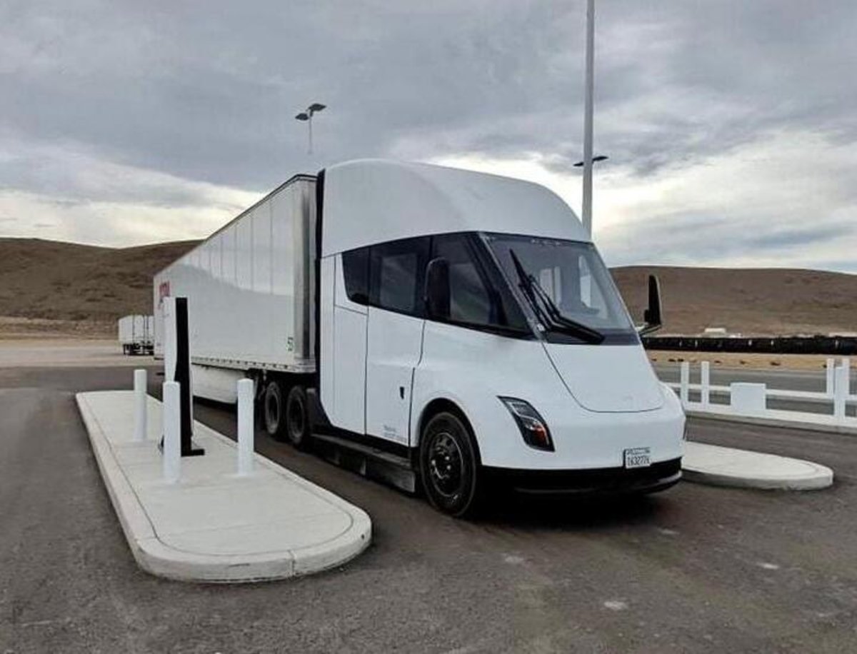 Tesla shows its electric truck in action, an imposing Tesla Semi transporting Superchargers
