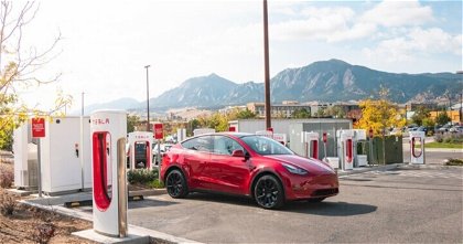 La red Supercharger está saturada: Tesla ofrece electricidad gratuita si decides cargar a deshoras