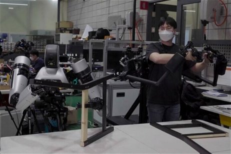 Este robot con control háptico es una maravilla, y te lo demuestra en vídeo montando muebles de IKEA