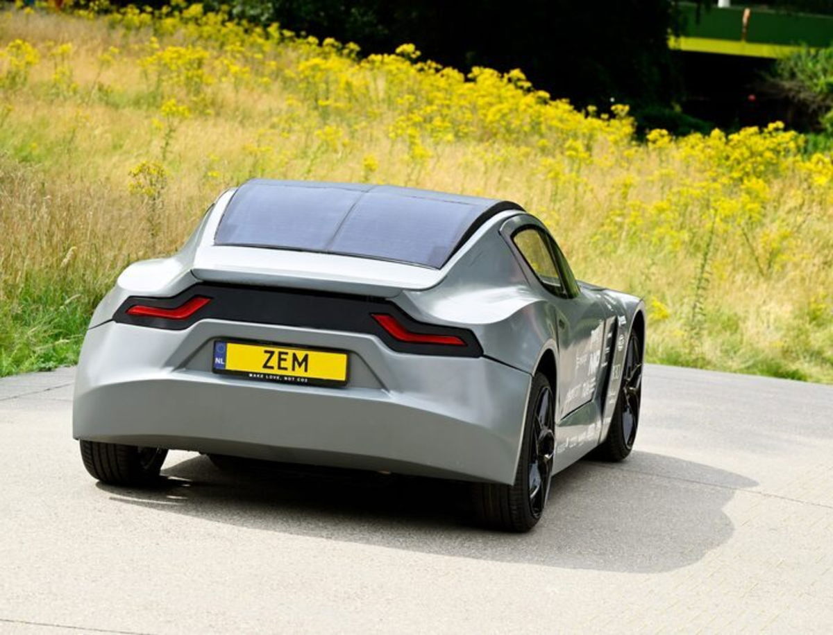 El coche eléctrico que ayuda al planeta: absorbe CO2 del aire y está hecho al 100% con material reciclado