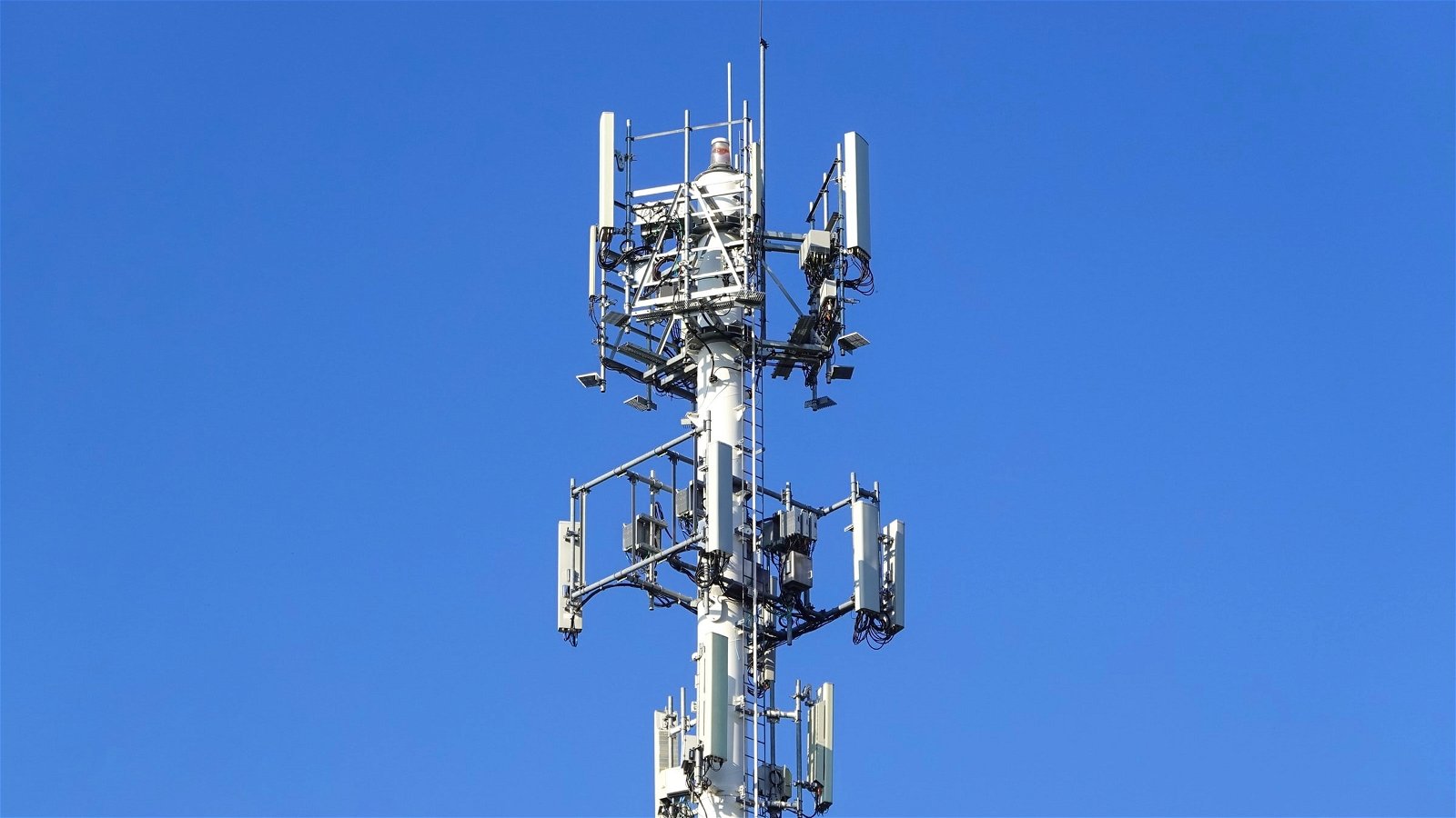 Antena de acceso a la red móvil