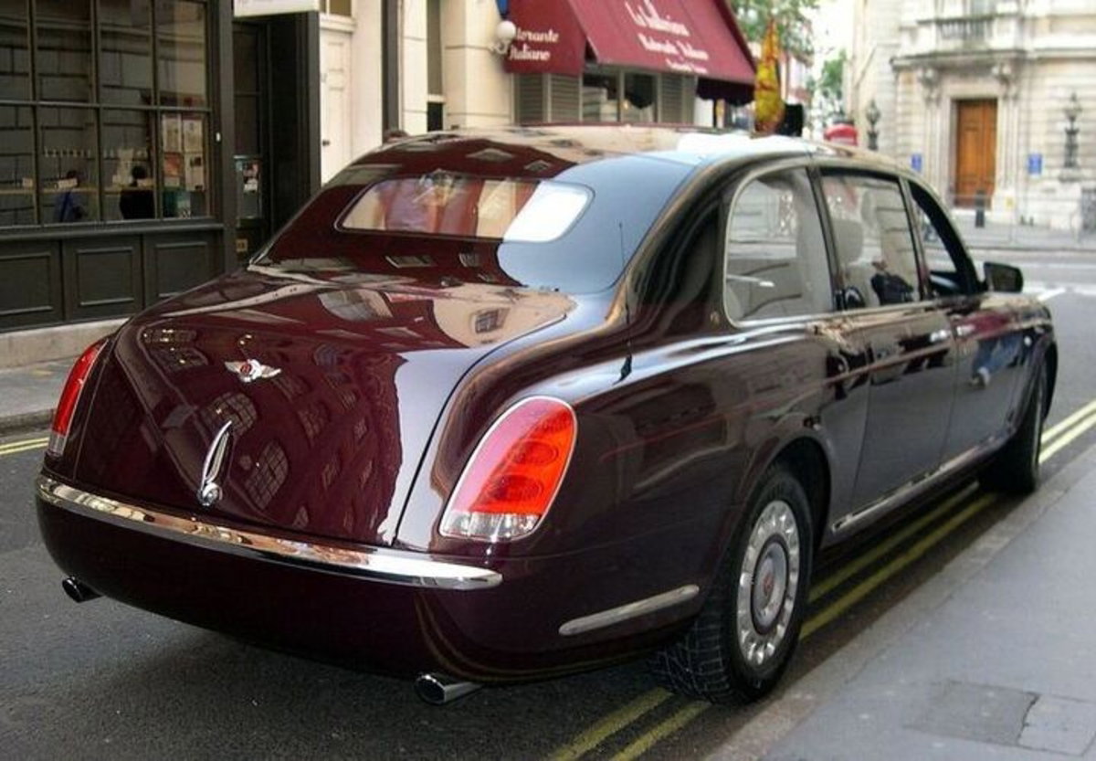 La reina Isabel II tenía el segundo coche más caro del mundo: conoce su Bentley de edición especial