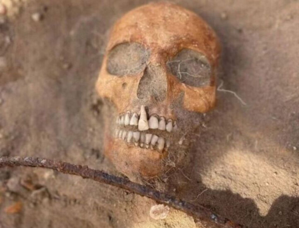 En Polonia han desenterrado un "vampiro": no tiene colmillos, pero fue sepultado de una manera muy especial