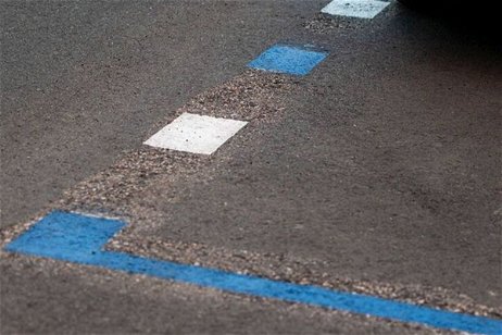 Todo sobre las plazas SER, zonas de estacionamiento especiales con línea blanca y azul que ya están en España