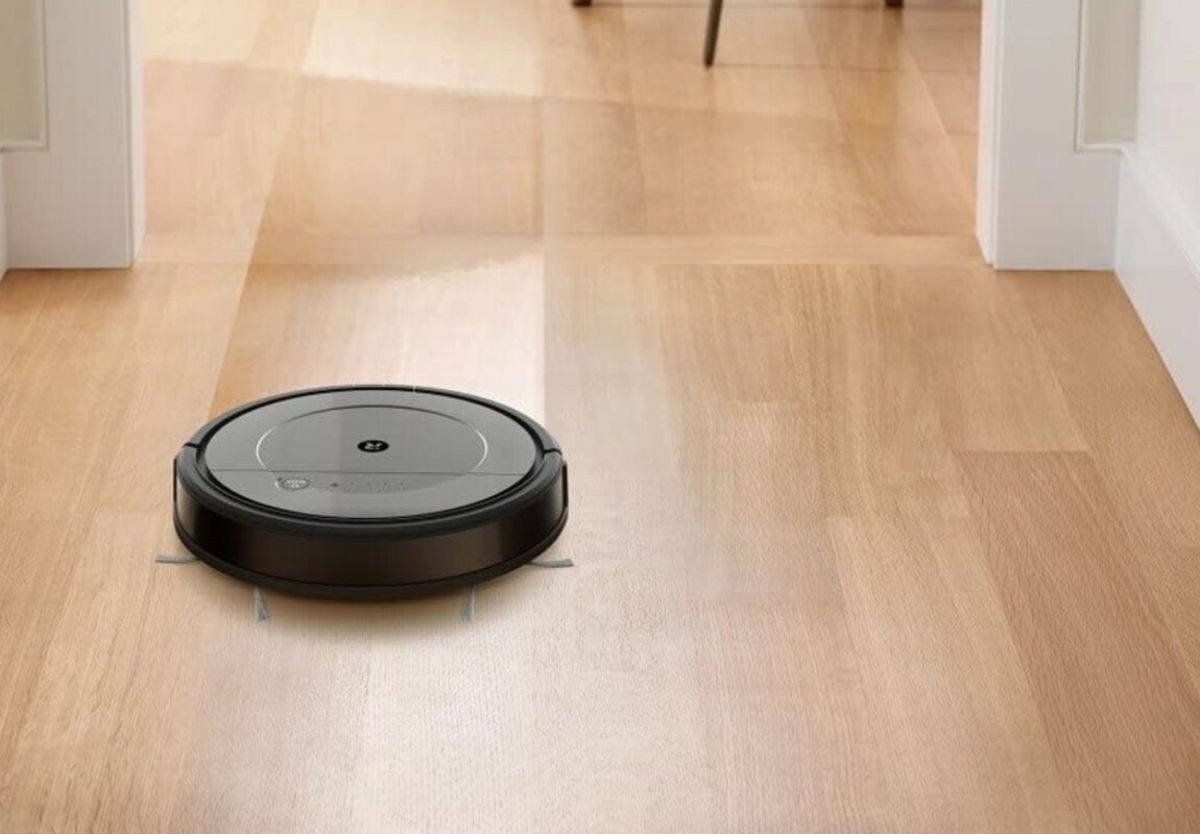 This iRobot Roomba Combo vacuum cleaner is on sale for just over 200 euros GEARRICE