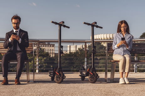 ¿Pueden los patinetes eléctricos ir por la acera?