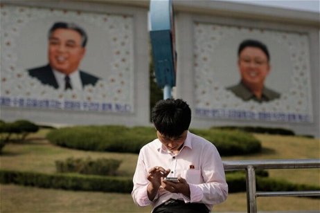 Así son algunos de los móviles más usados en Corea del Norte: control total y repelente de mosquitos