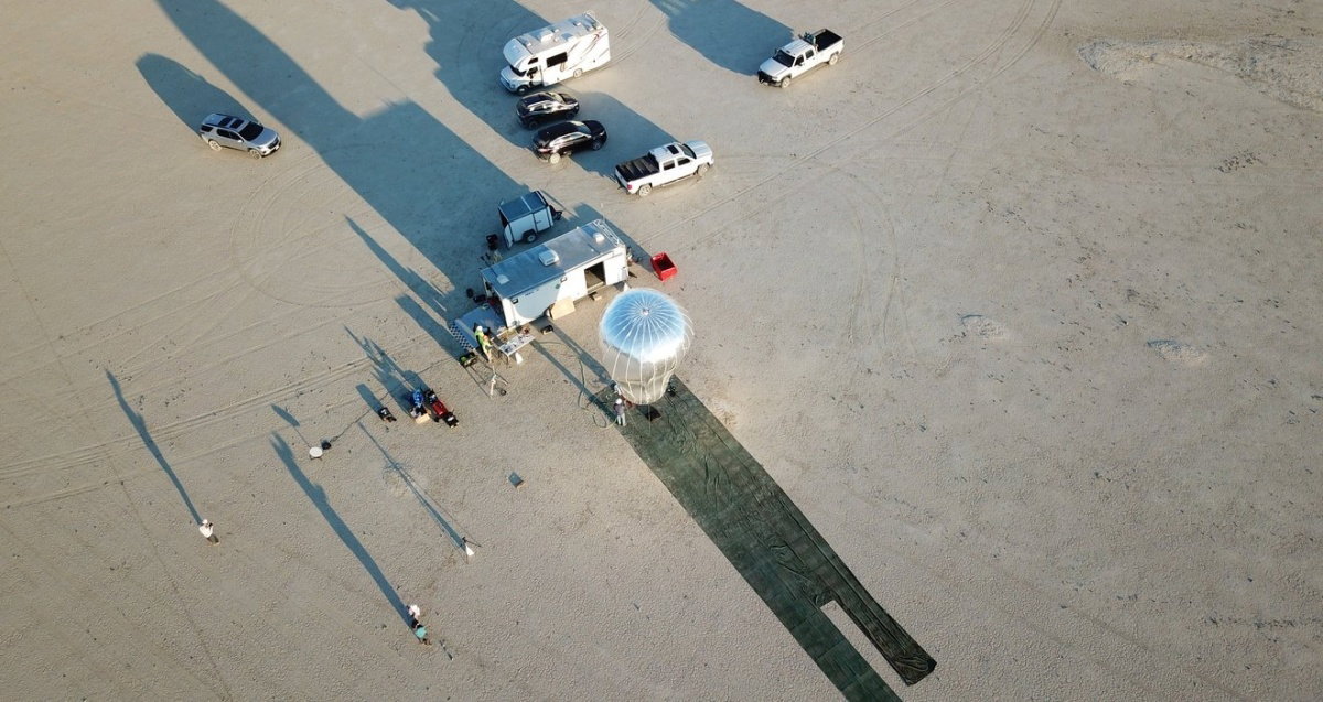 Imagen del equipo de científicos que ha realizado las primeras pruebas con estos aerobots