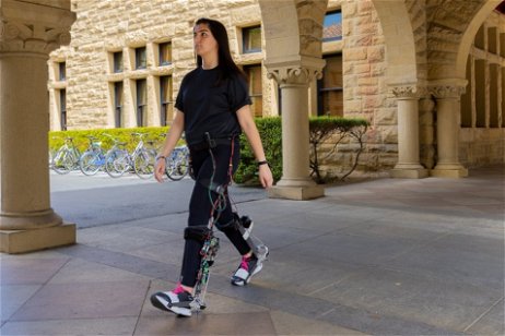 No parece muy práctico, pero este exoesqueleto robot te permite caminar a más velocidad y sin esfuerzo