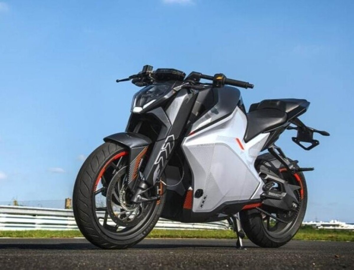 Esta nueva moto eléctrica alcanza los 100 kilómetros por hora en 7 segundos y solo cuesta 3700 euros al cambio