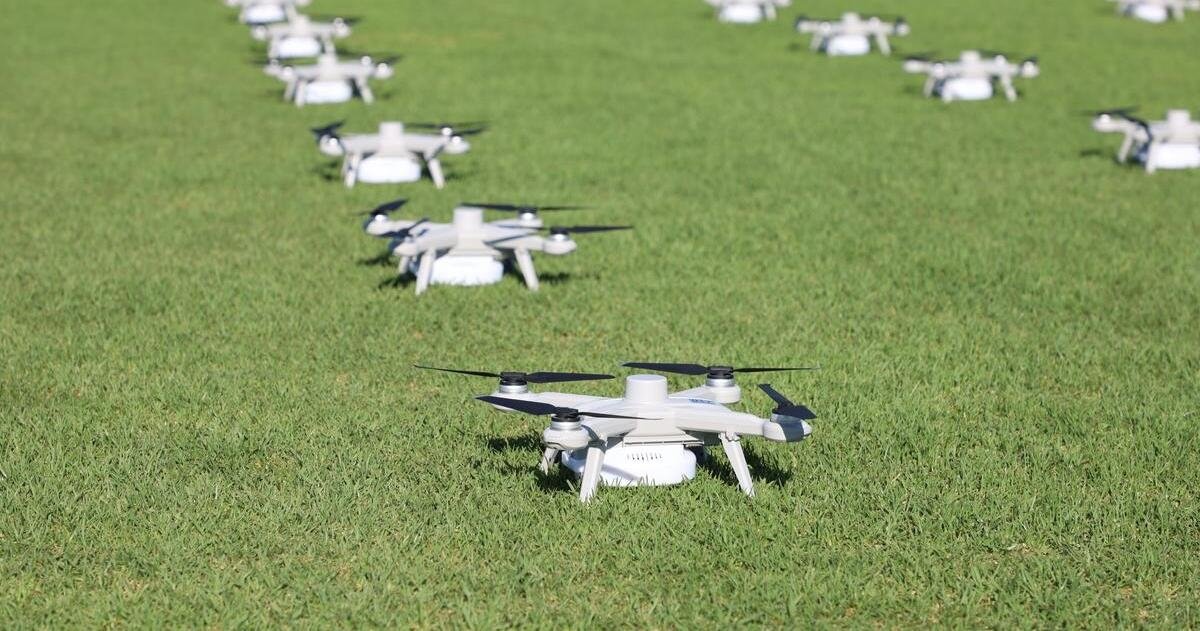 Este espectáculo de drones ha acabado en desastre: más de 100.000 dólares en material hundido en el río