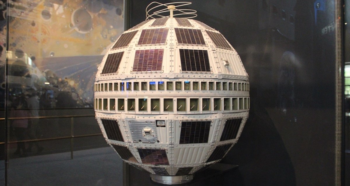 Archive image of the Telstar 1 satellite
