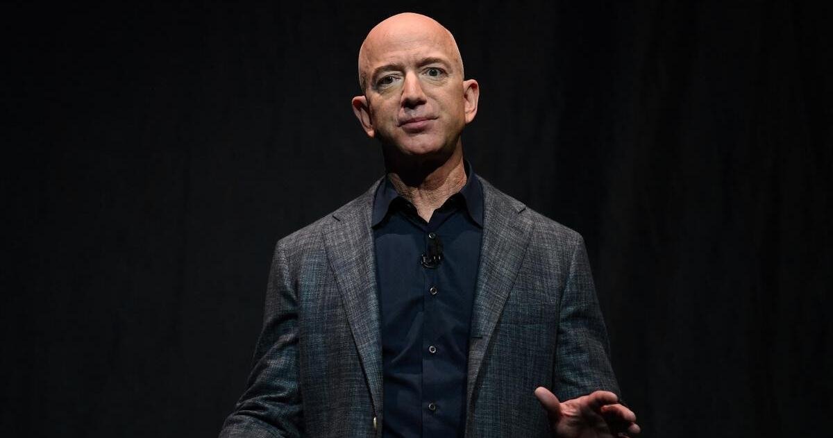 Jeff Bezos nos tiene descolocados: ahora te recomienda que no compres nada en Black Friday