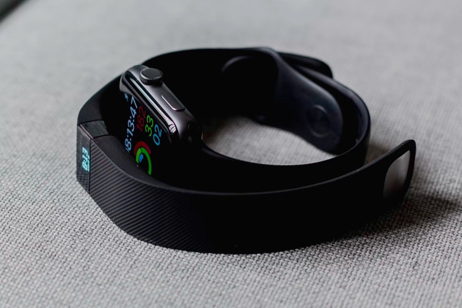 What to consider when buying a smart bracelet: the complete guide