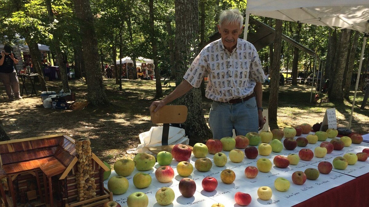 This Man Has Preserved Over 1,000 Varieties Of Apples, Saving Them From Inevitable Extinction