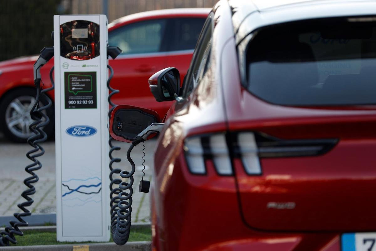 España cerró 2022 con malas noticias para el mundo del automóvil: los coches eléctricos no acaban de cuajar