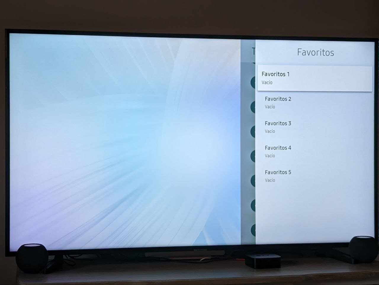 Cómo sintonizar canales en una smart TV de Samsung