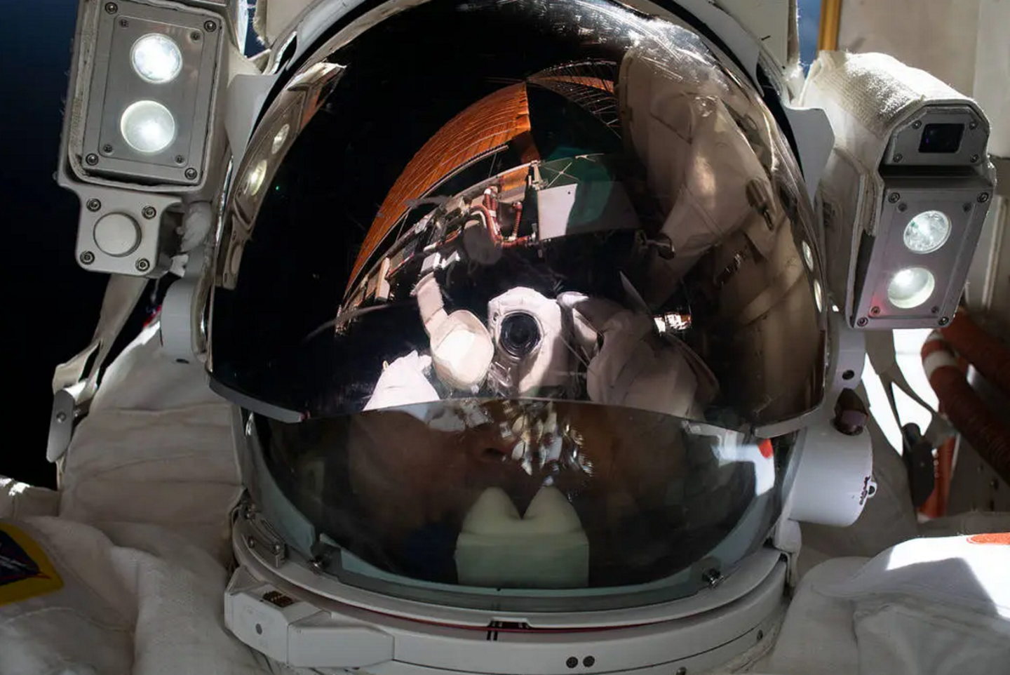 Selfi de Koichi Wakata en el exterior de la ISS
