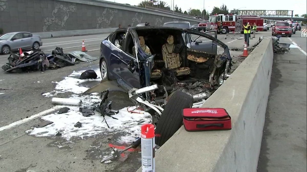Accidente de un Tesla Model X con Autopilot conectado