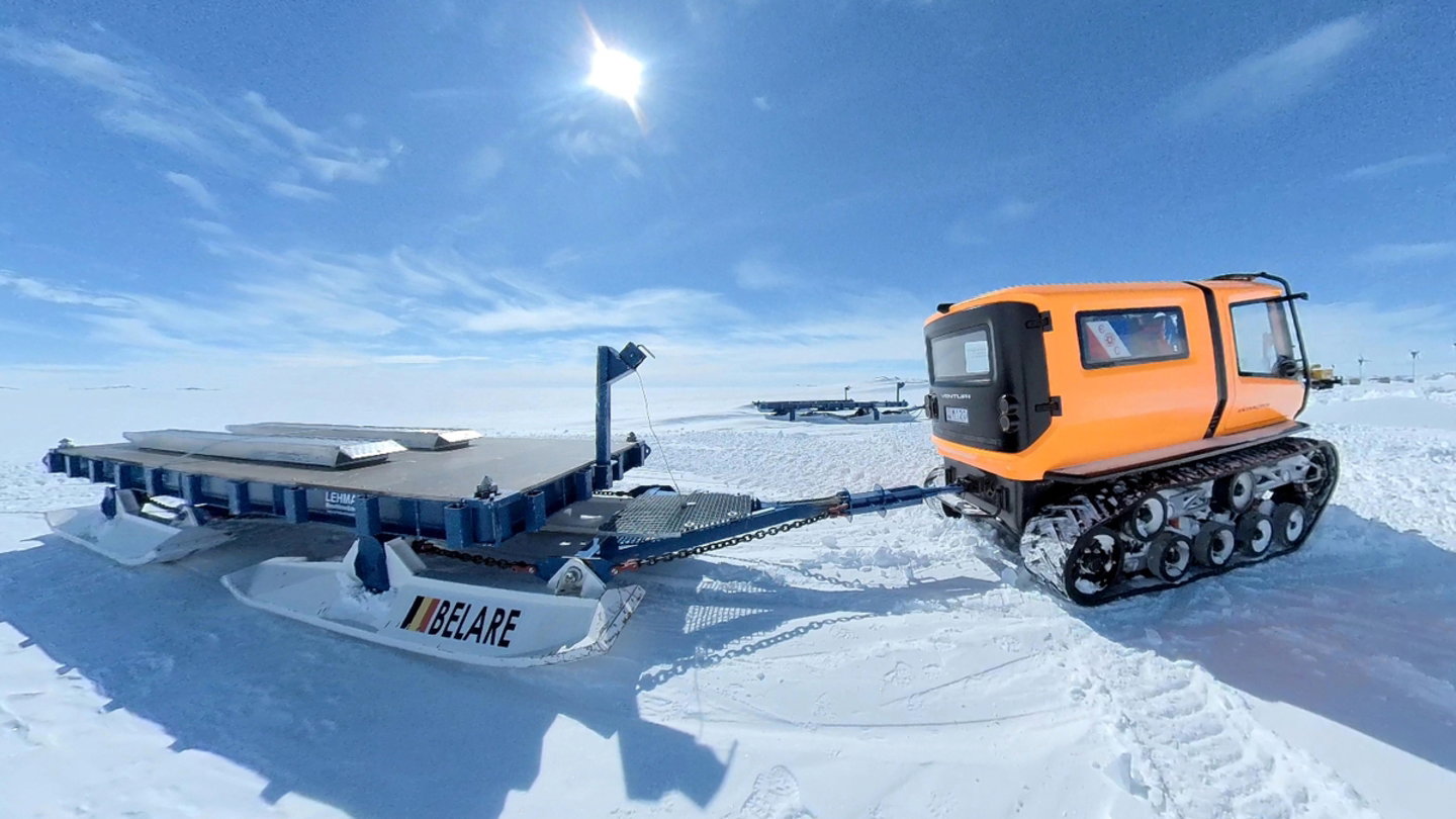 Un Venturi Antarctica realizando tareas de arrastre